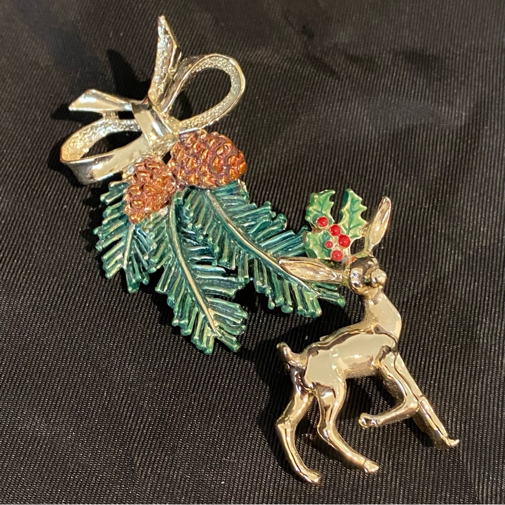 Holiday/Winter Festive Brooch Collection - Lot of 8 - Picture 6 of 8